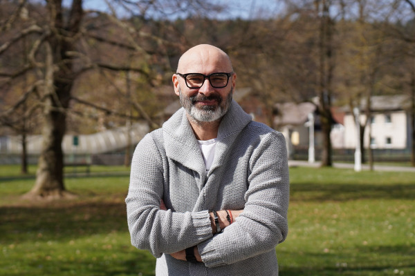 Videtič o premieru Golobu, ki ga bolj kot vodenje države zanimajo všečki na družbenih omrežjih